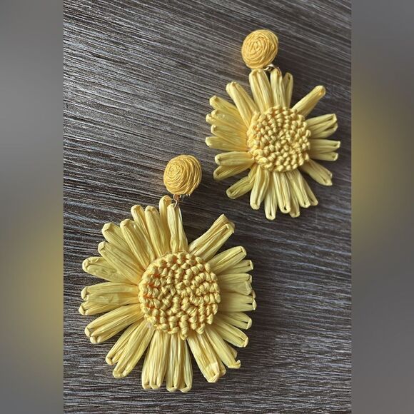 Yellow flower earrings A461 - Picture 2 of 4